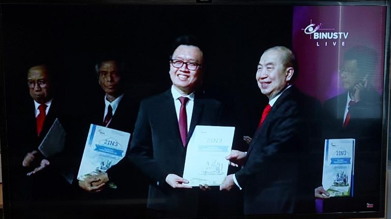 RIG Leader Consumer Behavior and Digital Ethics diserahi amanat sebagai Wakil Rektor