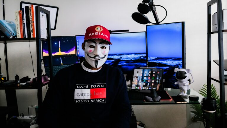 Psikologi Deepfake AI : Mengenali Kepalsuan berdasarkan Relasi dengan Kepribadian