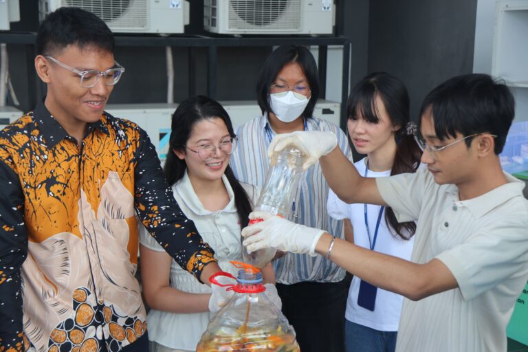 Kolaborasi Internasional dalam Workshop Eco Enzyme Bersama Mahasiswa Thailand dan ITB