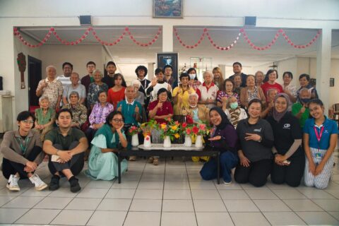 RIG SMEEI Berbagi Keceriaan Bersama Lansia di Wisma Dorkas
