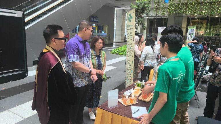 RIG SMEEI Tampilkan Inovasi Eco Enzyme pada Showcase Produk Dies Natalis ke-45 BINUS University