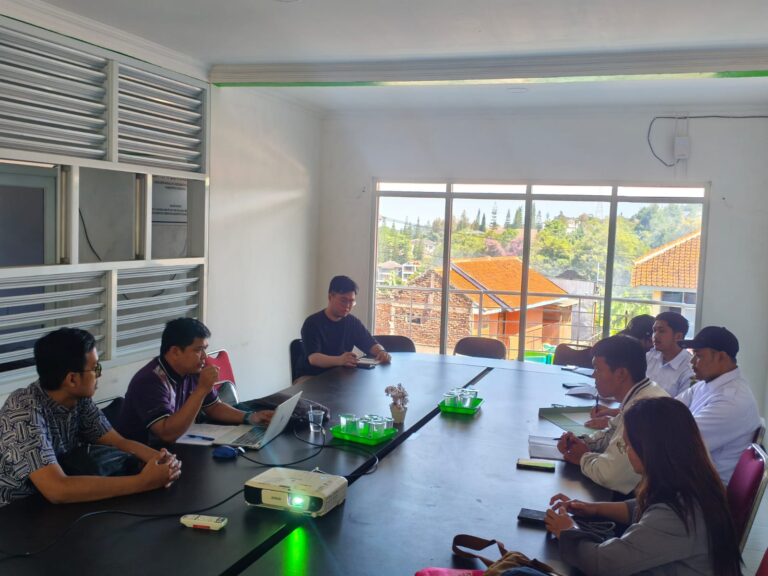 RIG bersama Program Studi BINUS @Bandung Lakukan Meeting Pemetaan Masalah bersama Desa Mekar Saluyu untuk Dorong Solusi Berdampak Nyata